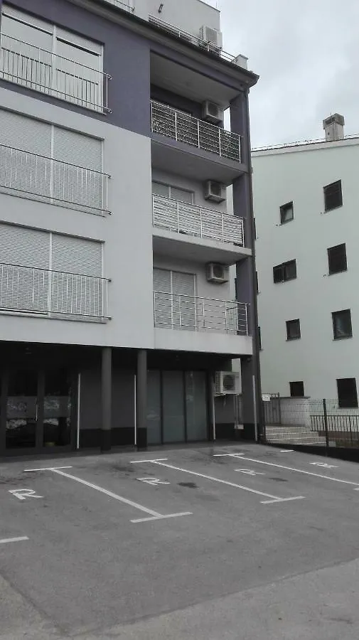 City Stylish Apartment プーラ