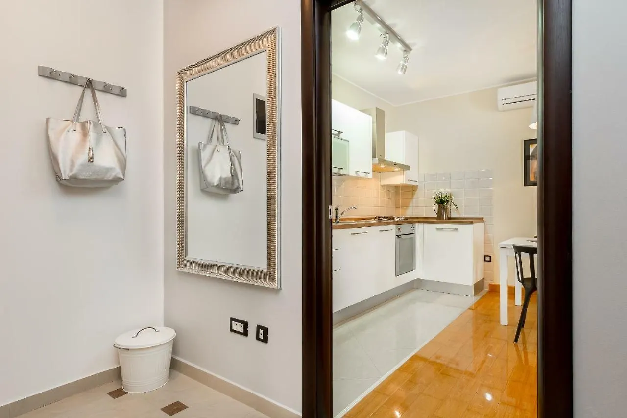 City Stylish Apartment Пула